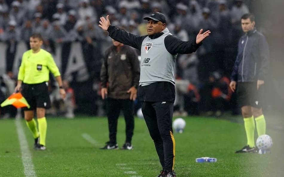 Roger Machado recebe novos ataques de torcedores após derrota (Foto: Rubens Chiri/Saopaulofc.net)