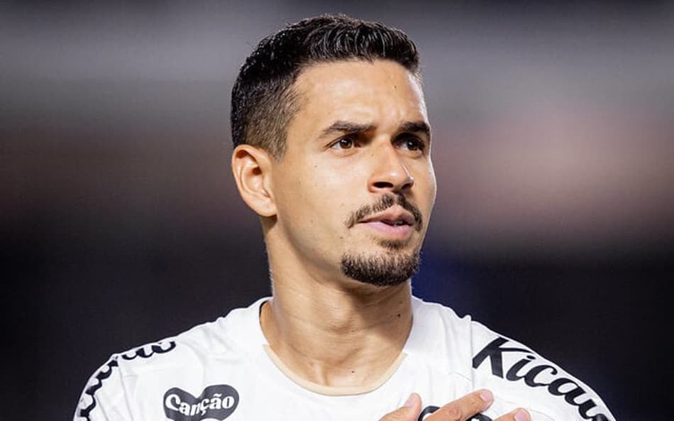 Lucas Veríssimo completou recentemente 200 jogos com a camisa do Peixe. (Foto: Raul Baretta/ Santos FC)