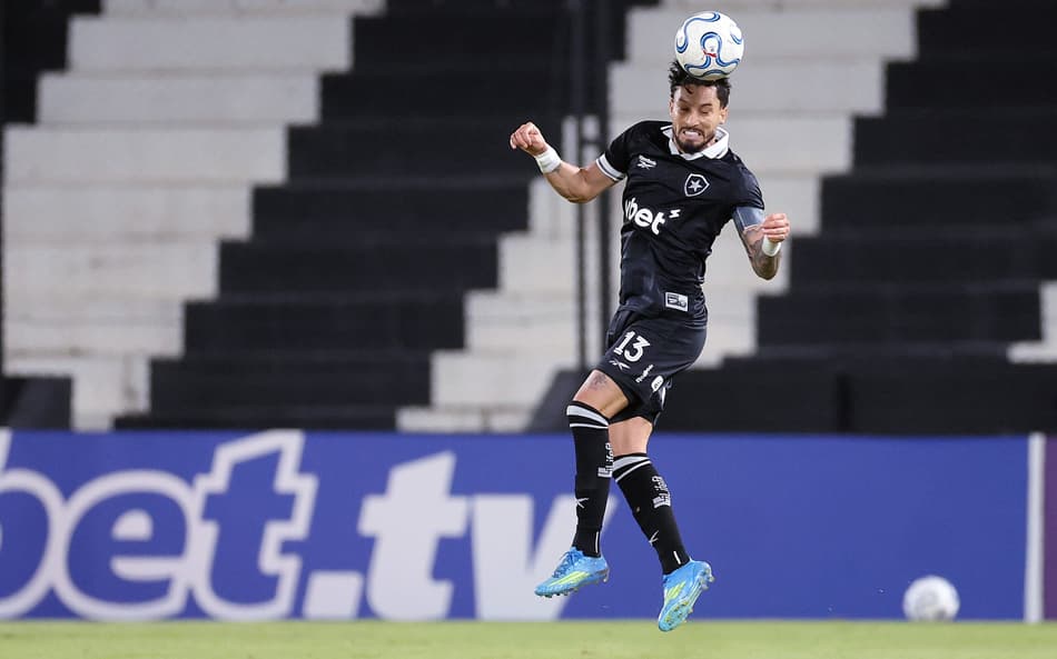 Alex Telles tem contrato com o Botafogo até o fim do ano (Foto: Vítor Silva/Botafogo)