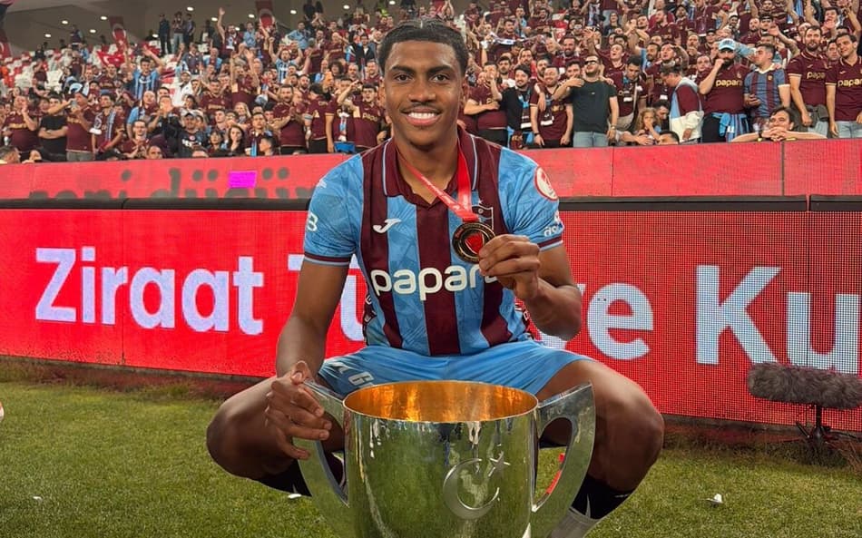 Ex-Corinthians, atacante é campeão na Turquia e entra na mira de gigante europeu