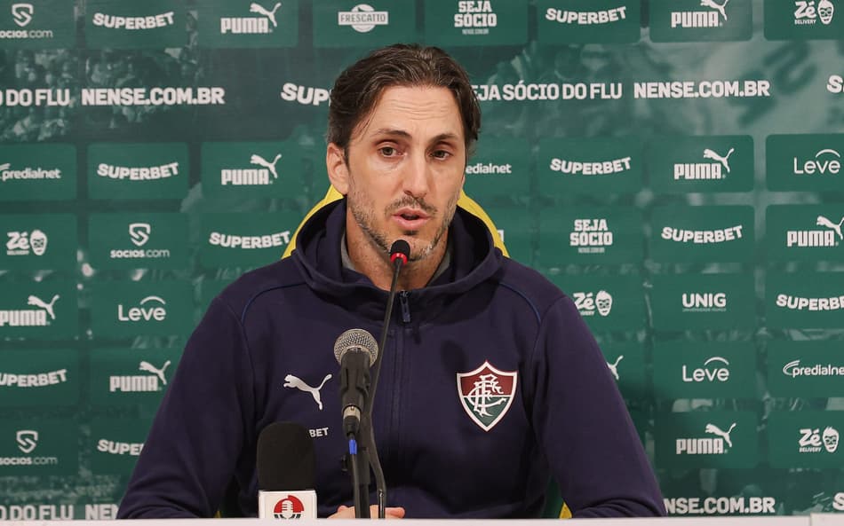 Zubeldía em coletiva pelo Fluminense (Foto: Lucas Merçon/ Fluminense FC)