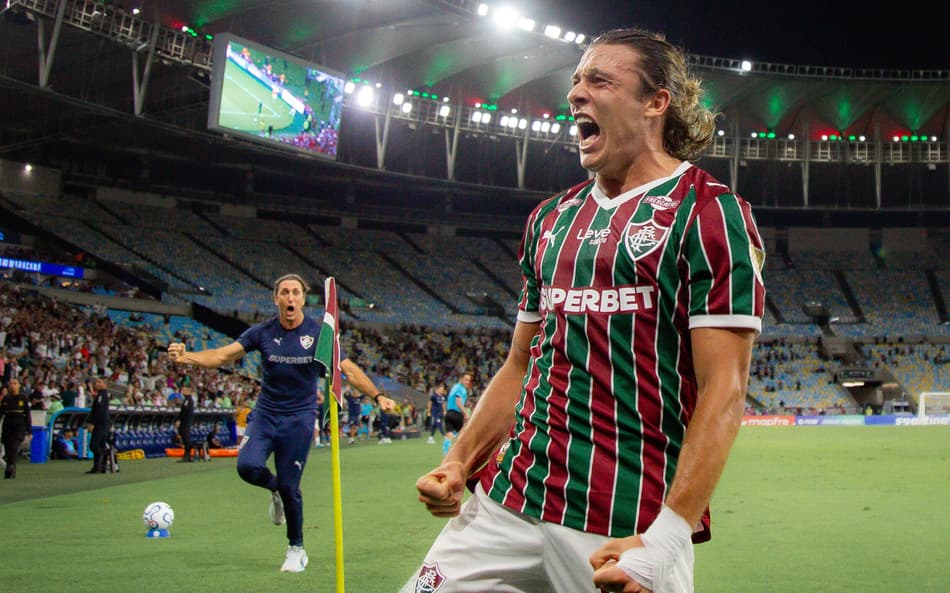 Zubeldía corre atrás de Canobbio para comemorar o gol do Fluminense (Foto: Marcelo Gonçalves/ Fluminense FC)