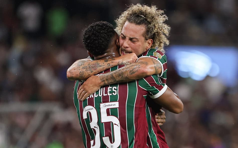 Guga e Hércules comemoram gol do Fluminense (Foto: Lucas Merçon/ Fluminense FC)