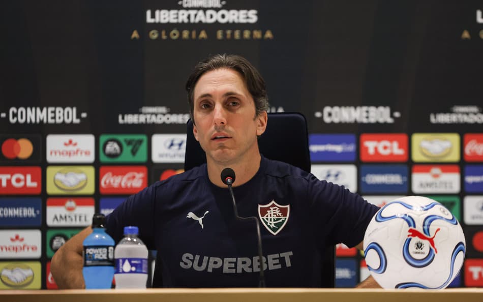 Zubeldía em coletiva após Fluminense x La Guaira (Foto: Lucas Merçon/ Fluminense FC)