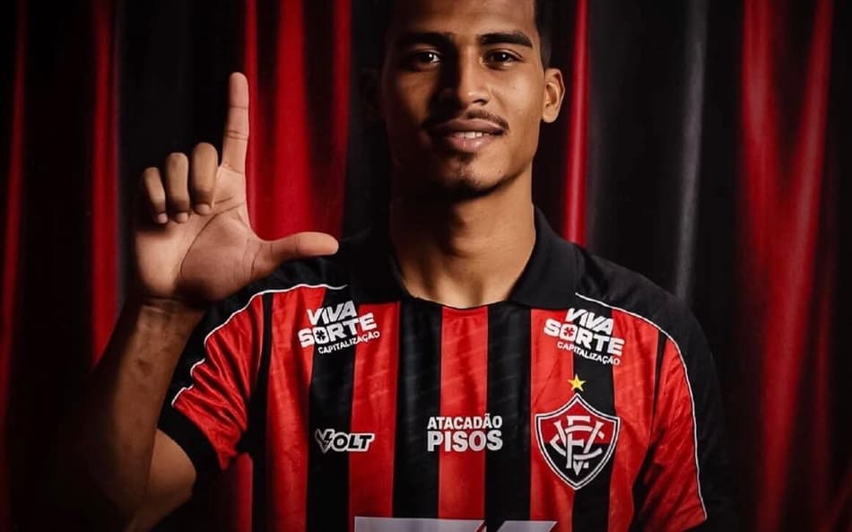 Renê foi anunciado pelo Vitória (Foto: Divulgação/Vitória)