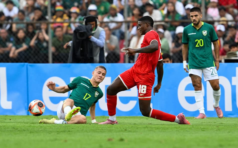 Kadir, do Botafogo, brilhou com a camisa da seleção do Panamá (Foto: Aizar Raldes/AFP)