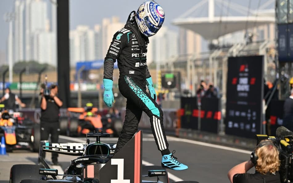 O britânico George Russell, líder da temporada, no GP da China (Foto: Hector RETAMAL / AFP)