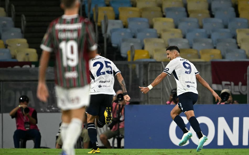 Jogadores do Independiente Rivadavia comemoram gol no Fluminense (Foto: MAURO PIMENTEL / AFP)