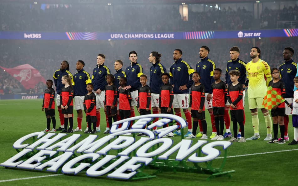 Camisas da Champions League vão a leilão por R$ 300 mil, e brasileiro é destaque