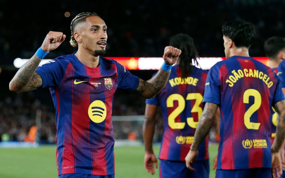 Pré-convocado, Raphinha marca dois gols em vitória do Barcelona contra o Real Bétis