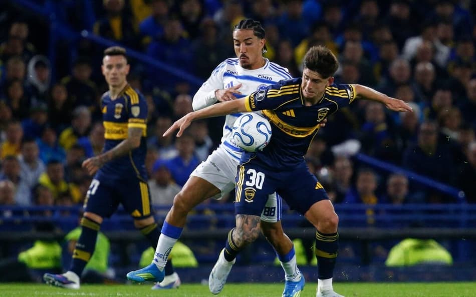 Gol perdido em Boca Juniors x Cruzeiro revolta torcedores: 'Inacreditável'