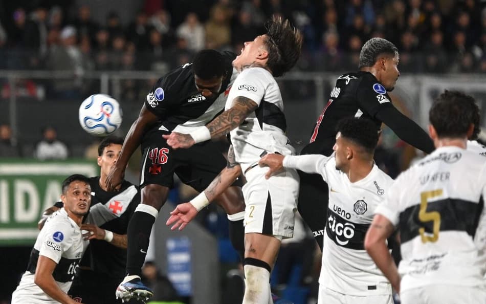 Gol perdido em Olimpia x Vasco irrita torcedores: 'Não se ajuda'