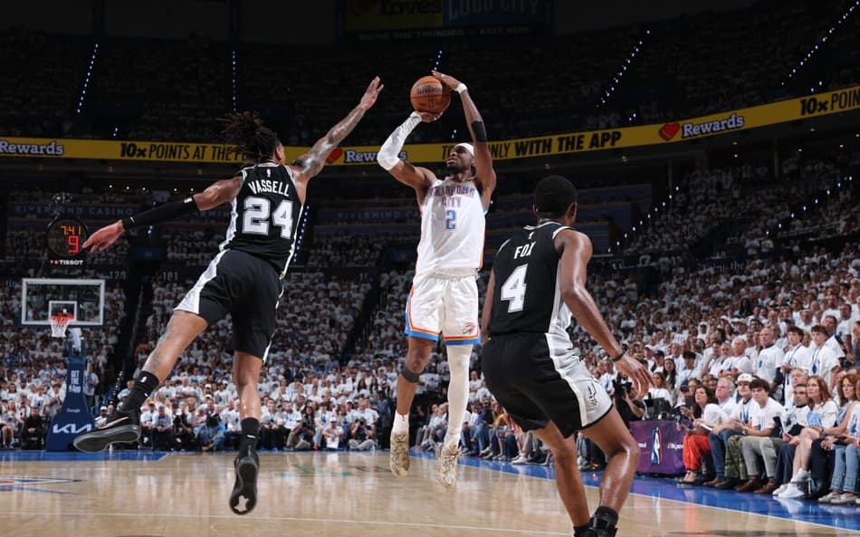 Shai Gilgeous-Alexander comandou mais uma vitória do Oklahoma City Thunder (Foto: Joe Murphy/NBAE via Getty Images/AFP (Photo by JOE MURPHY / NBAE / Getty Images / Getty Images via AFP)