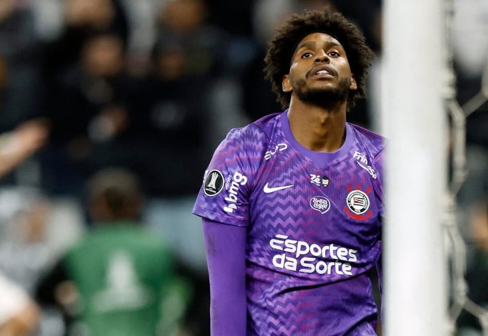 Hugo Souza falha, Platense surpreende e vence o Corinthians pela Libertadores