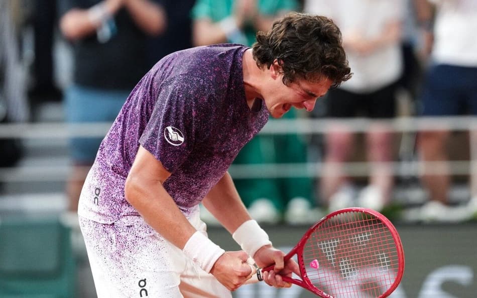 A emoção de João Fonseca com a vitória sobre Djokovic em Roland Garros