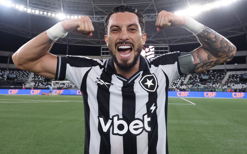 Alex Telles fez o gol do Botafogo contra a Chapecoense (Foto: Vítor Silva/Botafogo)