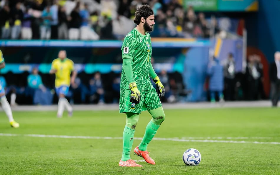 Alisson iniciou a partida contra o Panamá como titular (Foto: Fernando Teramatsu/AGIF)