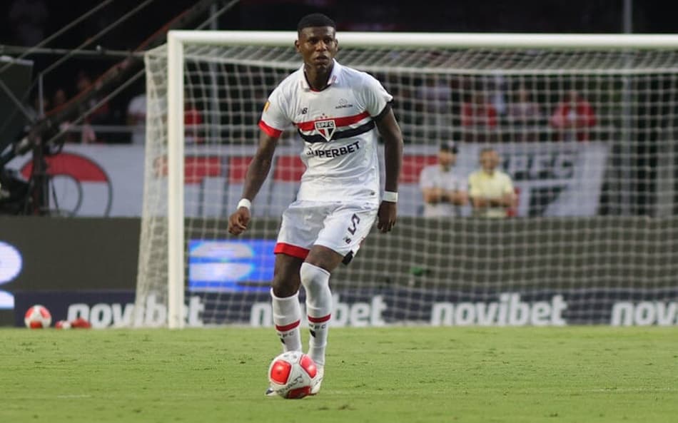 Zagueiro foi contratado em 2017, somando nove anos pelo clube (Foto: Nilson Fukuda / São Paulo)