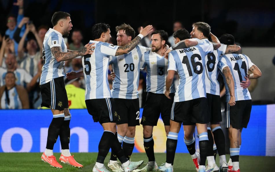 Argentina comemora gol nas Eliminatórias contra o Brasil