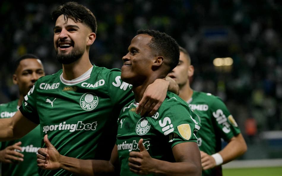 Arias comemora gol do Palmeiras ao lado de Flaco López