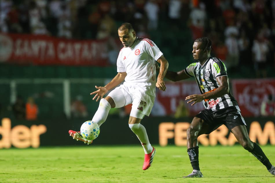 Athletic x Internacional em campo pela quinta fase da Copa do Brasil
