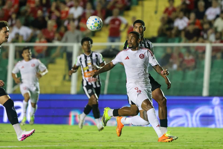 Athletic x Internacional em campo pela quinta fase da Copa do Brasil