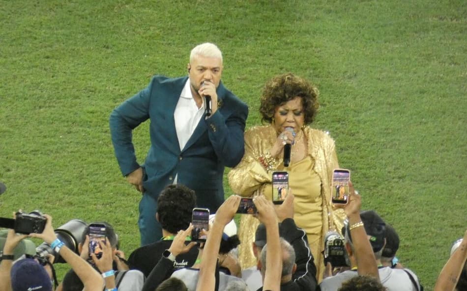 Belo e Alcione se apresentaram no Maracanã antes de Brasil x Panamá