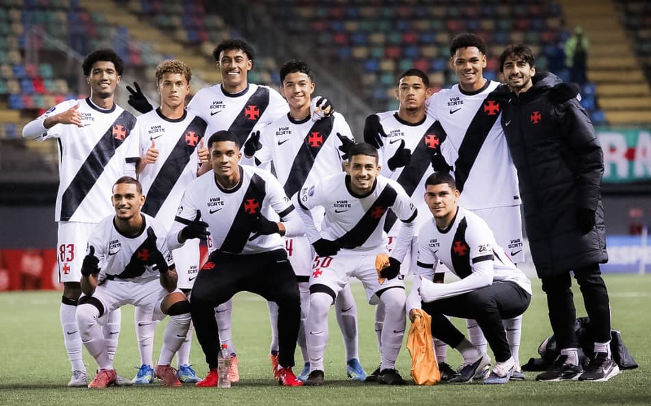 Jovens da equipe sub-20 do Vasco