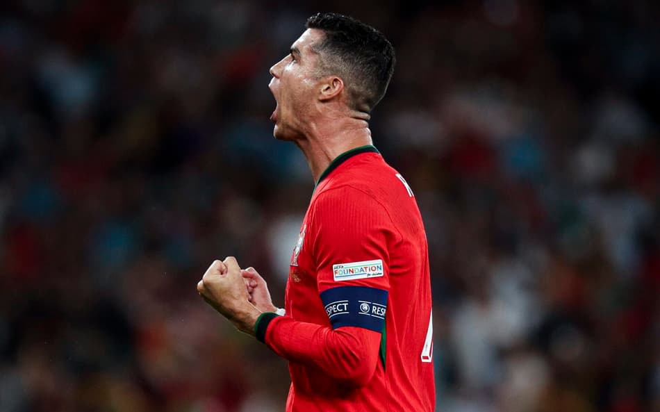 Cristiano Ronaldo defendendo Portugal contra Escócia na Liga das Nações 2024.
