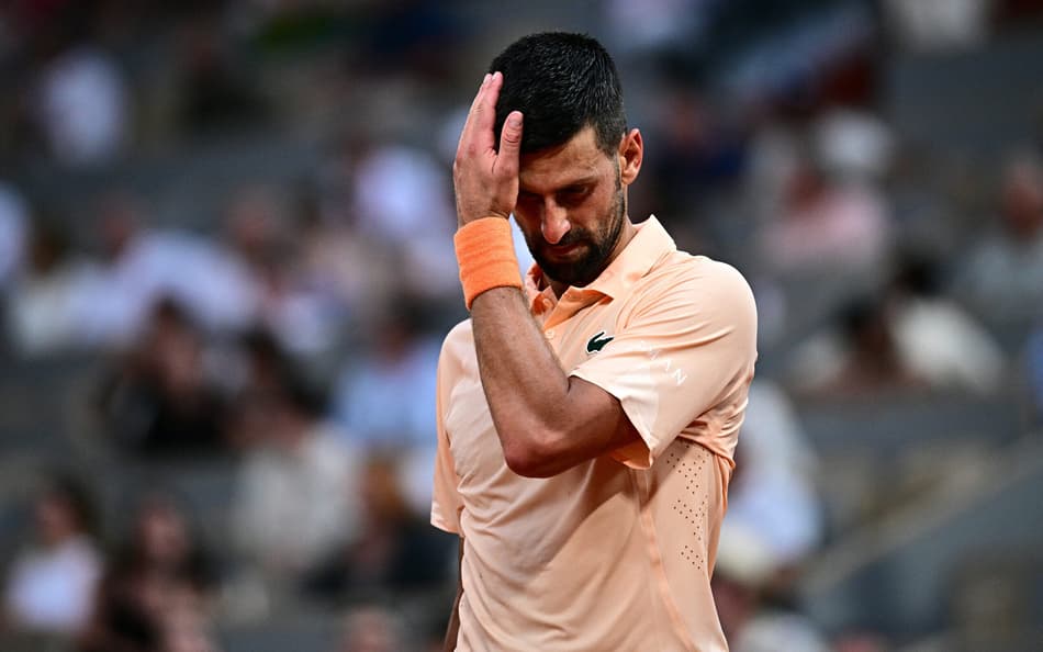 Djokovic cabisbaixo após perder para João Fonseca
