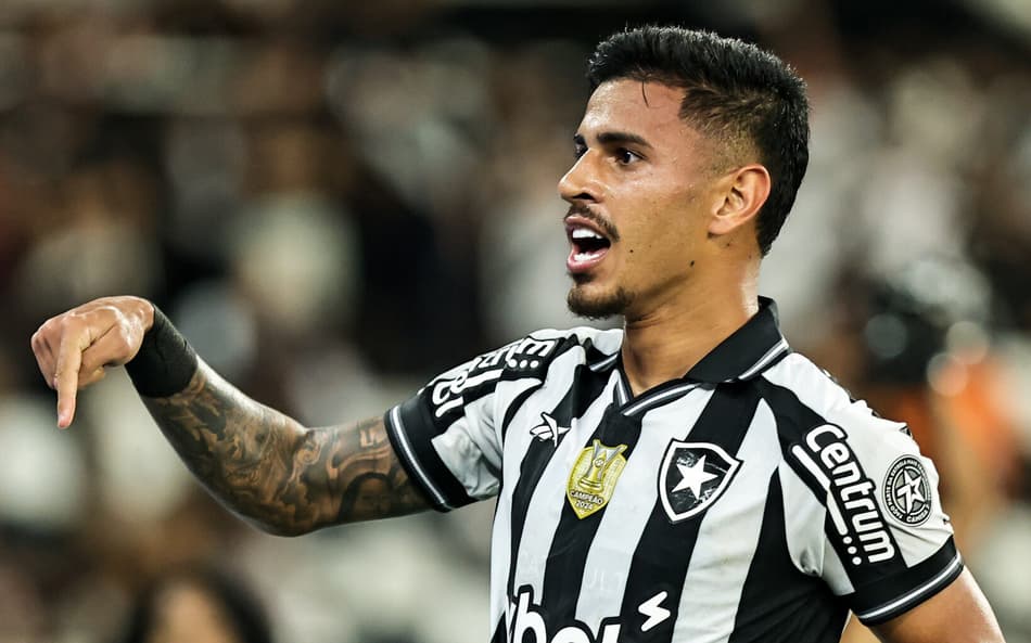 David Ricardo comemora gol pelo Botafogo contra o Vasco no Brasileirão