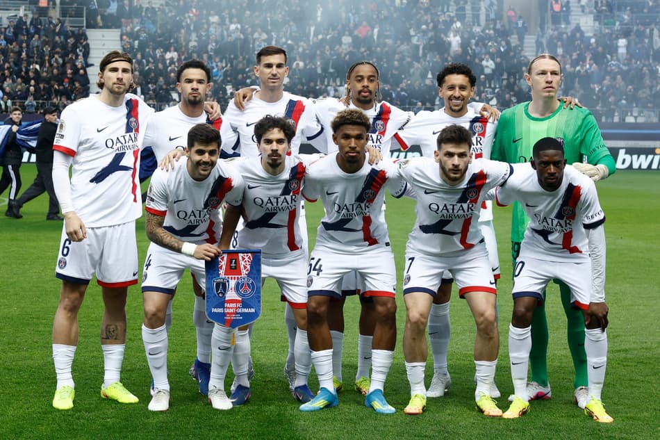 Elenco do PSG perfilado antes do jogo contra o Paris FC, pela Ligue 1