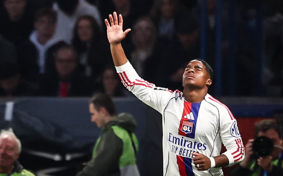 Endrick comemora gol do Lyon contra o PSG
