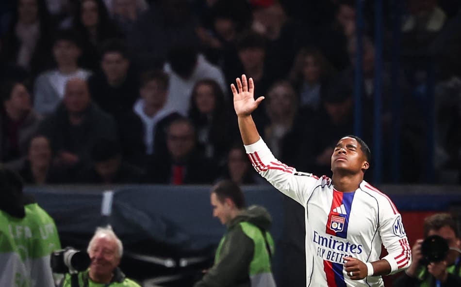 Endrick comemora gol do Lyon contra o PSG
