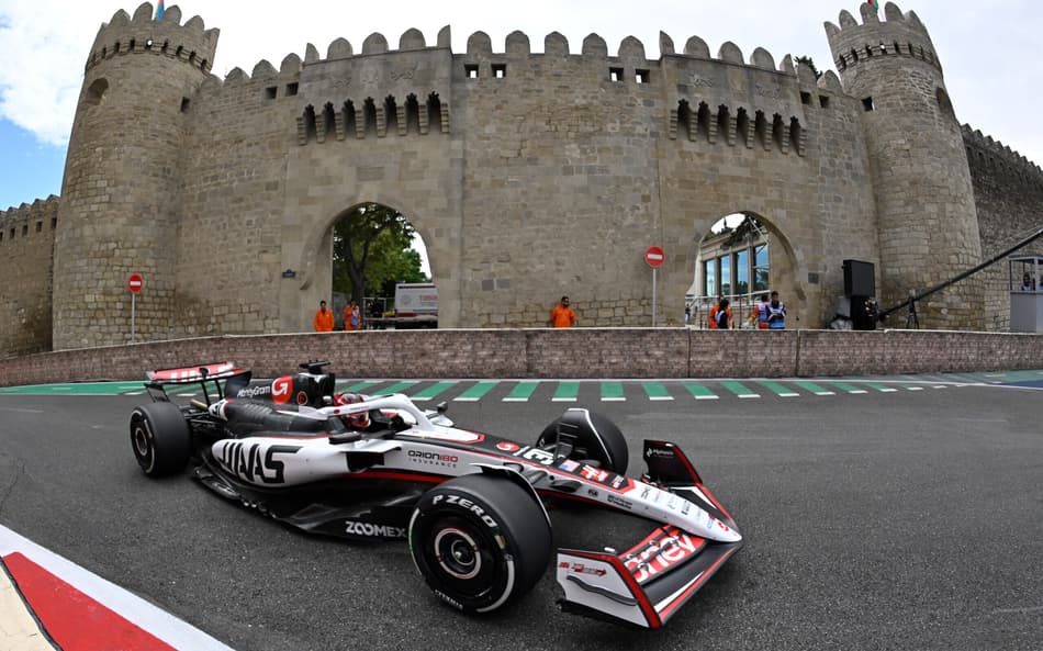 Esteban Ocon nas classificatórias do GP do Azerbaijão (Foto: Alexander NEMENOV / AFP)