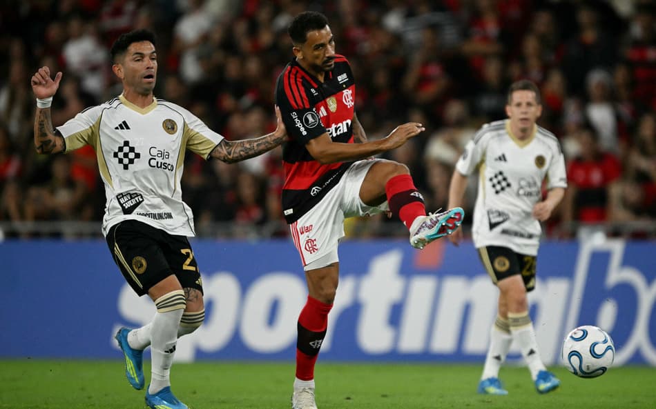 Flamengo e Cusco se enfrentando no Maracanã