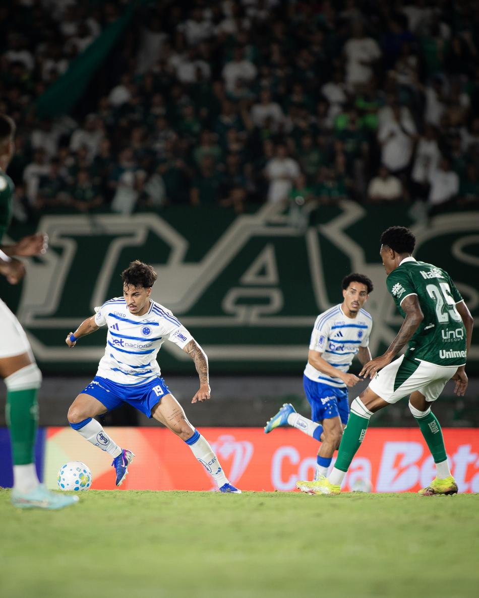 Goiás x Cruzeiro em campo pela quinta fase da Copa do Brasil