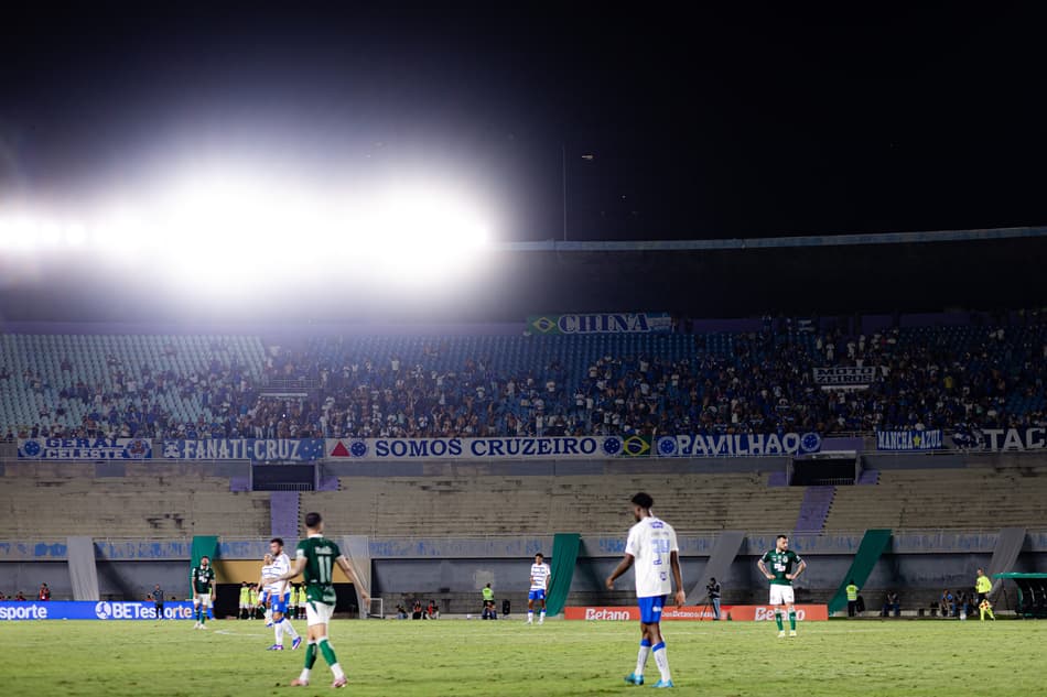 Goiás x Cruzeiro em campo pela quinta fase da Copa do Brasil