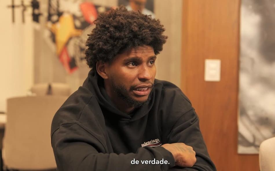 Goleiro revelou emoções em vídeo publicado via redes sociais (Foto: Reprodução)