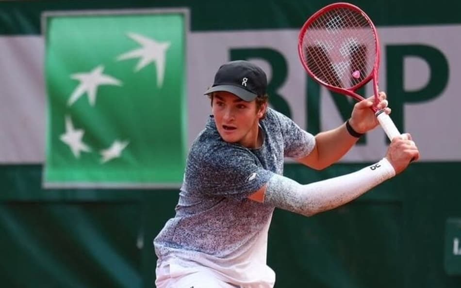 João Fonseca em um dos primeiros treinos em Roland Garros