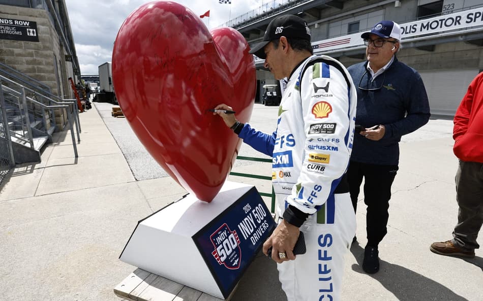 Helio Castroneves se prepara para a disputa da da 110ª Indy 500