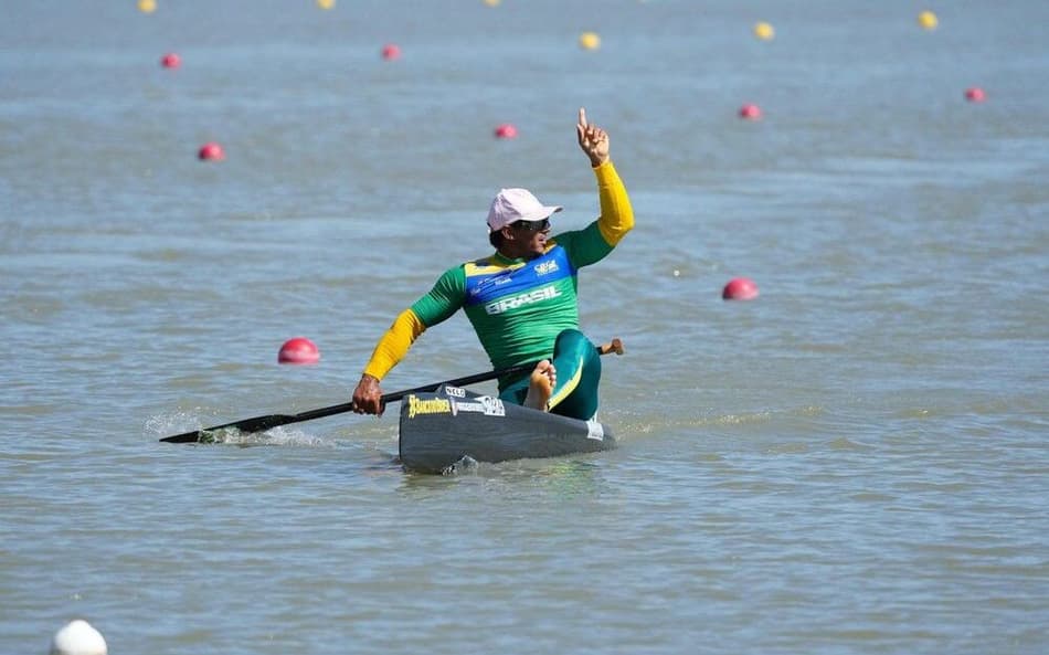 Isaquias Queiroz conquista ouro em Copa do Mundo de Canoagem na Hungria