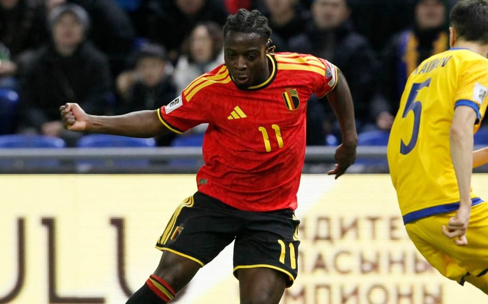 Jeremy Doku em ação pela Bélgica contra o Cazaquistão, pelas Eliminatórias da Europa