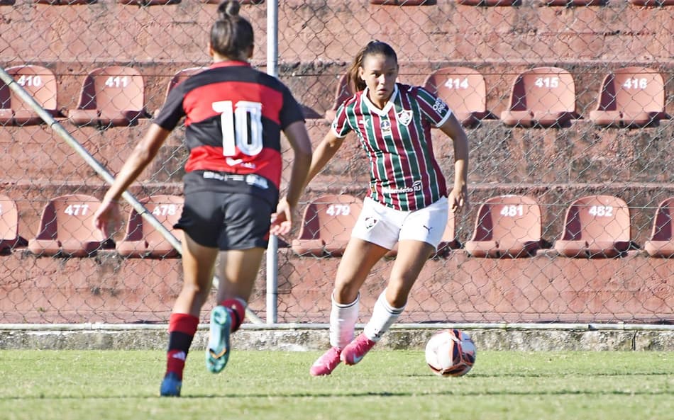 Jogadoras do Flamengo e Fluminense em ação (Foto: Mailson Santana/FFC)