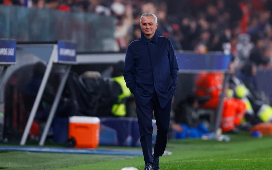 José Mourinho é treinador do Benfica (Foto: FILIPE AMORIM / AFP)