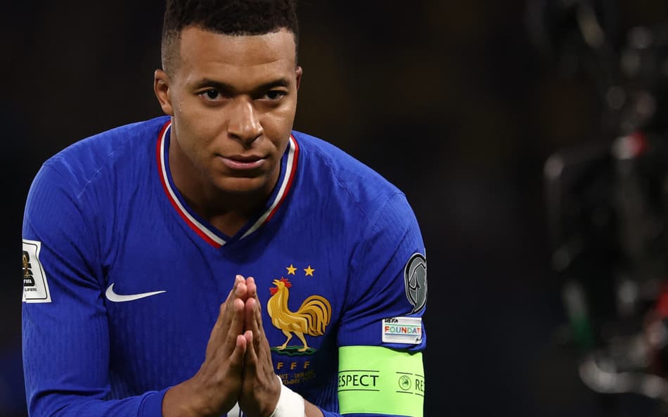Mbappé comemora gol marcado pela França (Foto: Franck Fife/AFP)