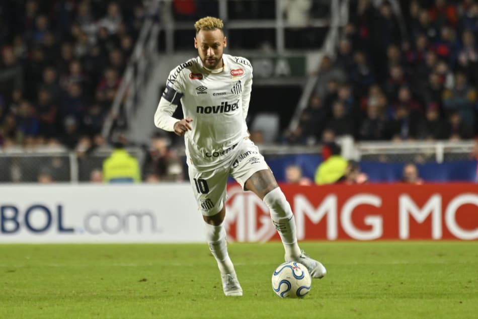 Neymar durante San Lorenzo x Santos pela Sul-Americana