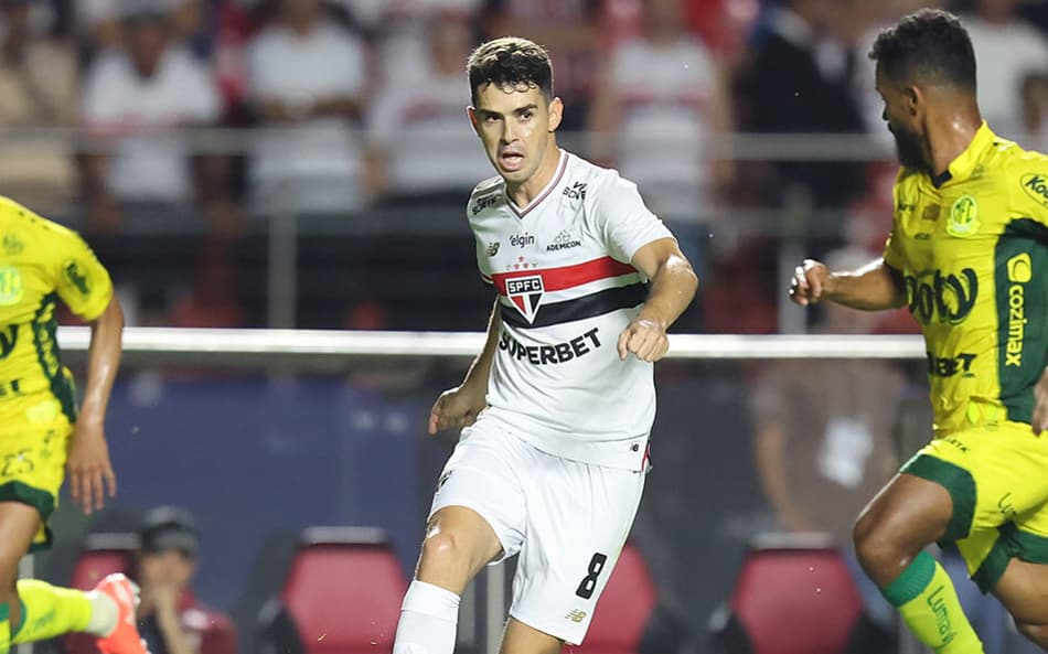 Oscar em ação pelo São Paulo