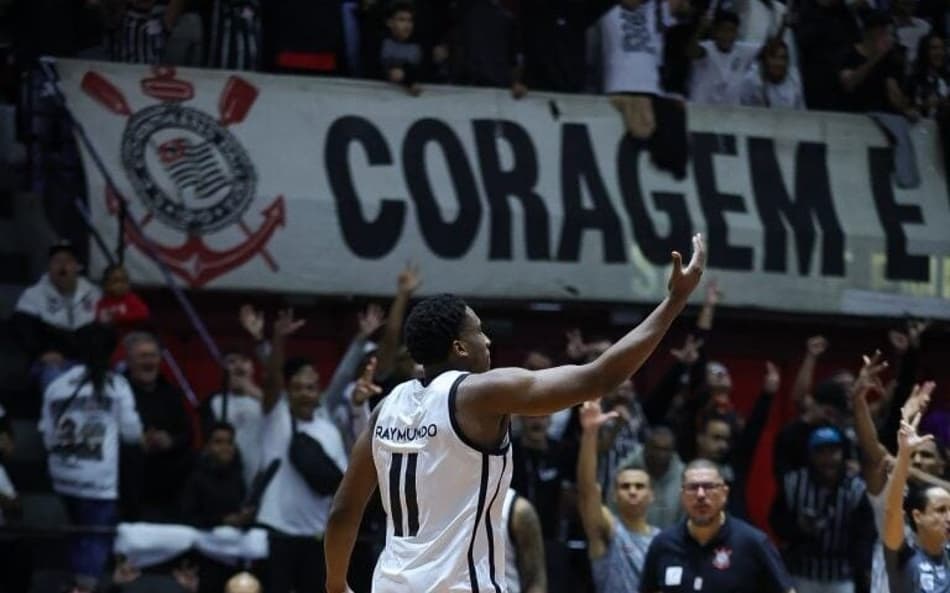 Raymundo em jogo 2 da semifinal do NBB (Foto: Beto Miller / Corinthians)