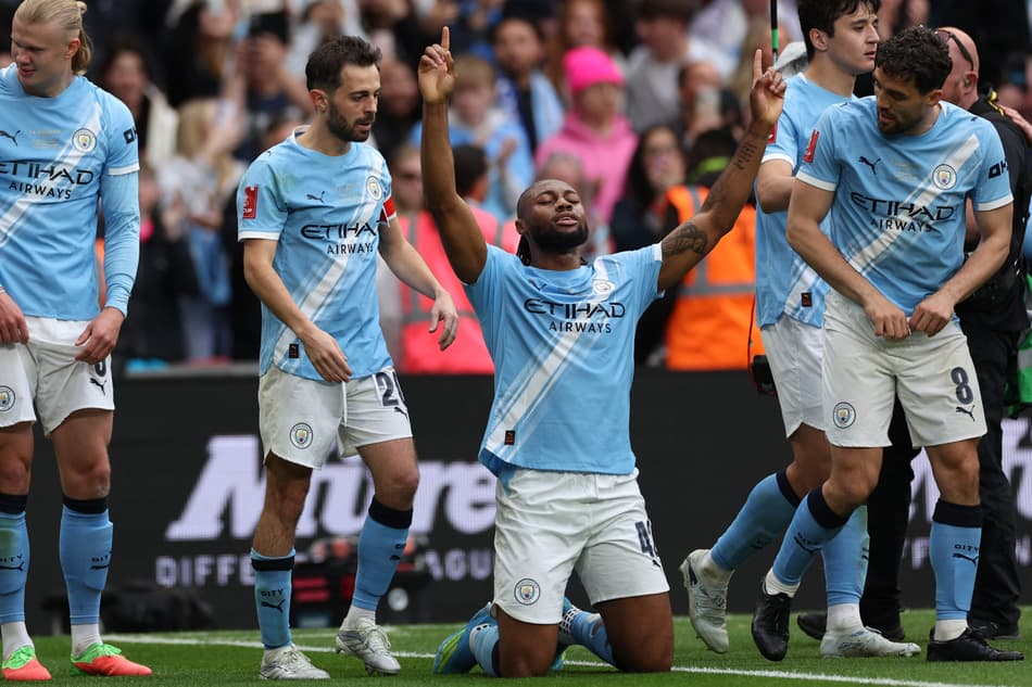 Semenyo comemora gol do Manchester City sobre o Chelsea na final da FA Cup